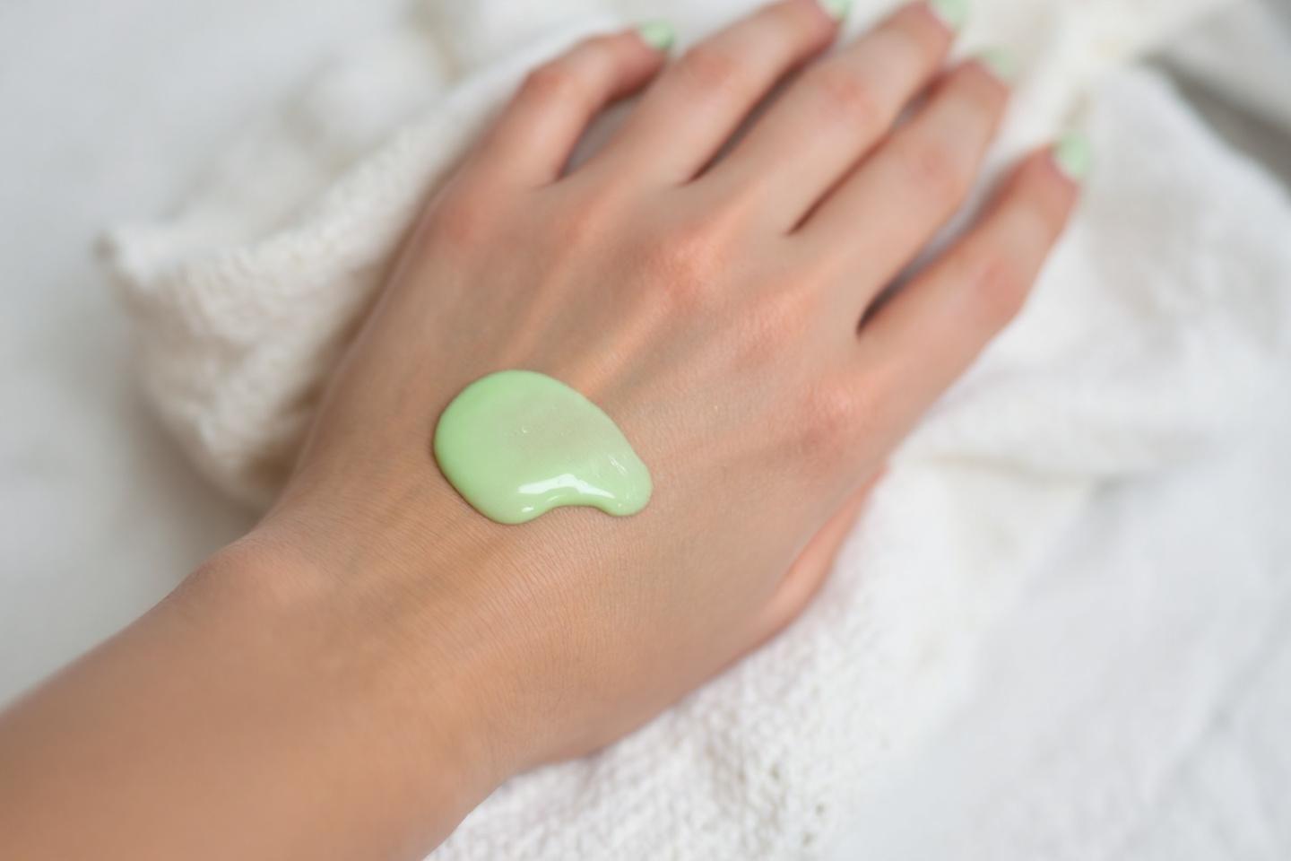 Quelle base de maquillage utiliser pour camoufler les rougeurs de la couperose : astuces et conseils